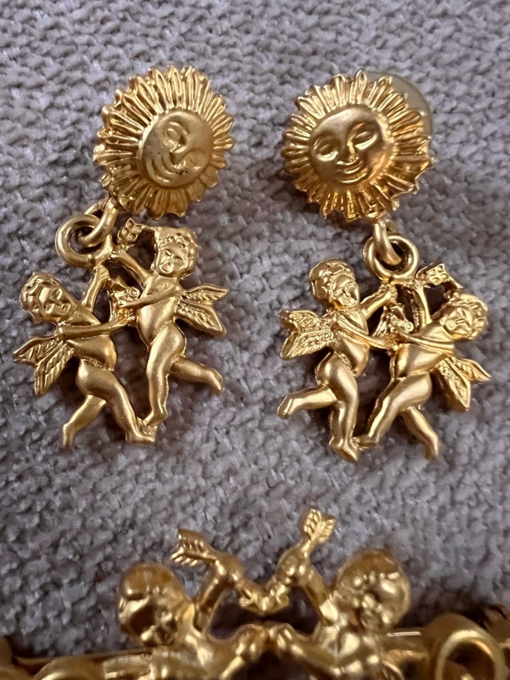 Vintage Gold-Tone Cherub Pearl Drop Brooch & Earrings Set - Picture 3 of 5